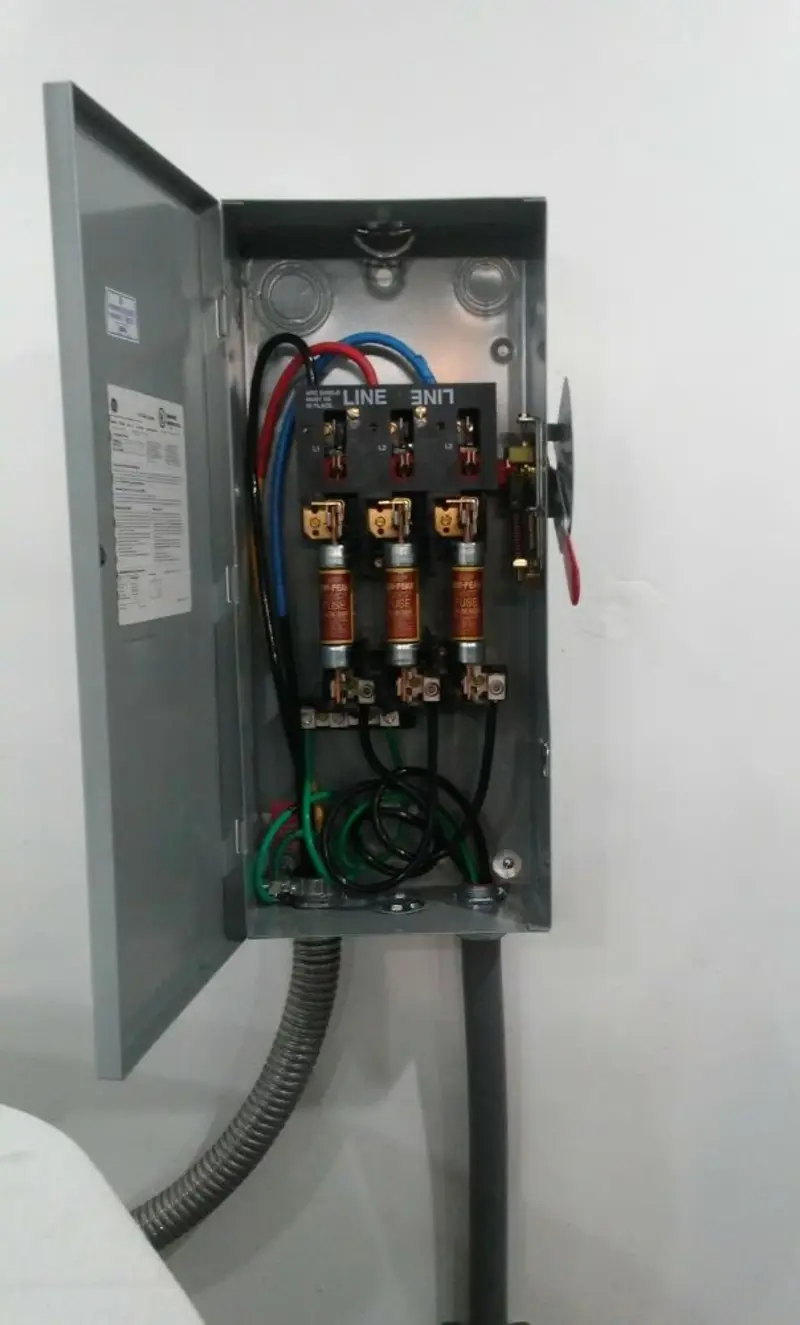 Three-phase disconnect switch installed for Electrical Wiring & Rewiring in Veteran